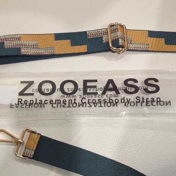 Geometric Patterned Strap - Picture 4 of 4